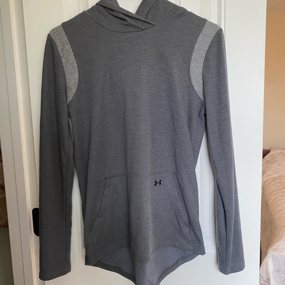 UA Hooded longsleeve